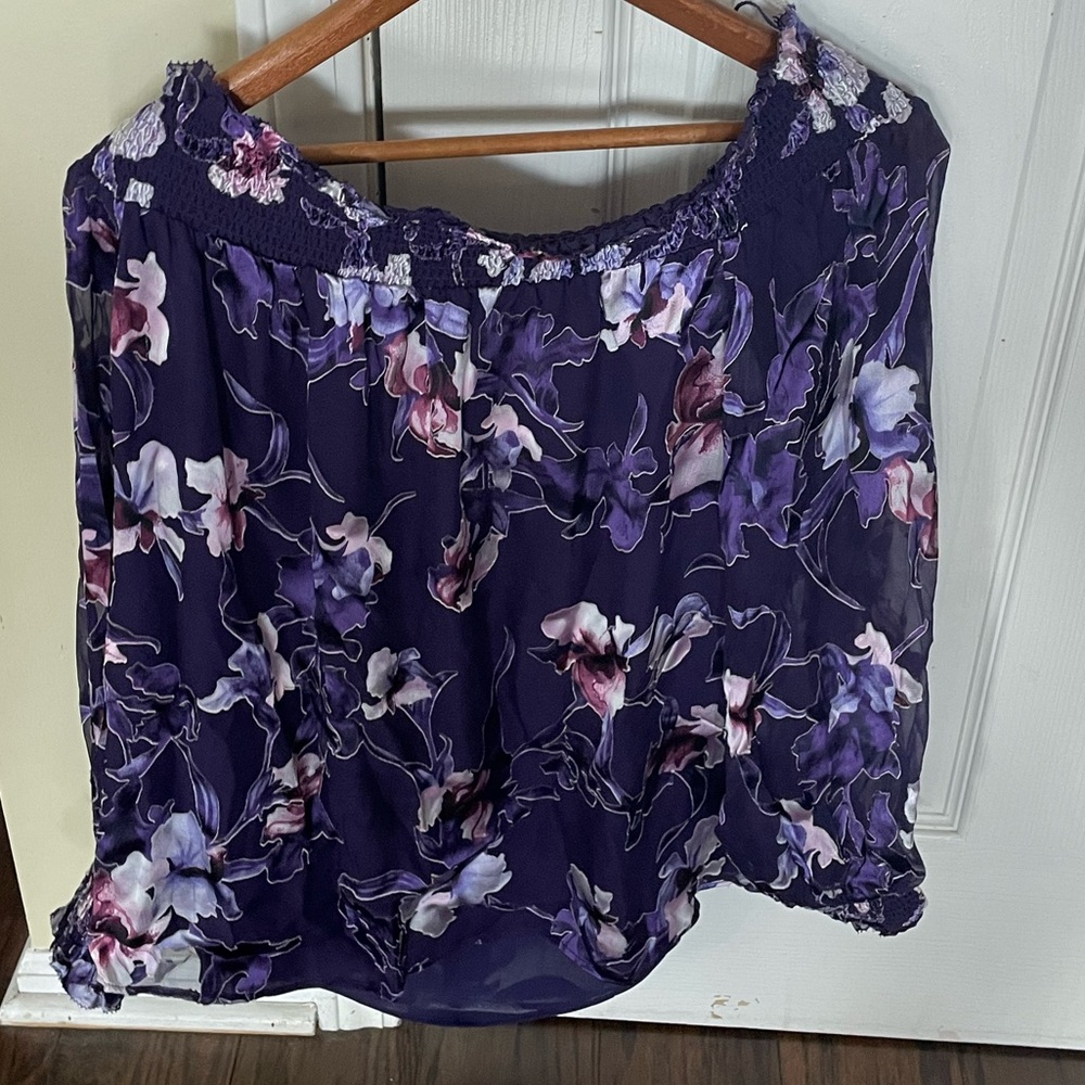 White House Black Market floral blouse. Can be worn on or off the shoulder.